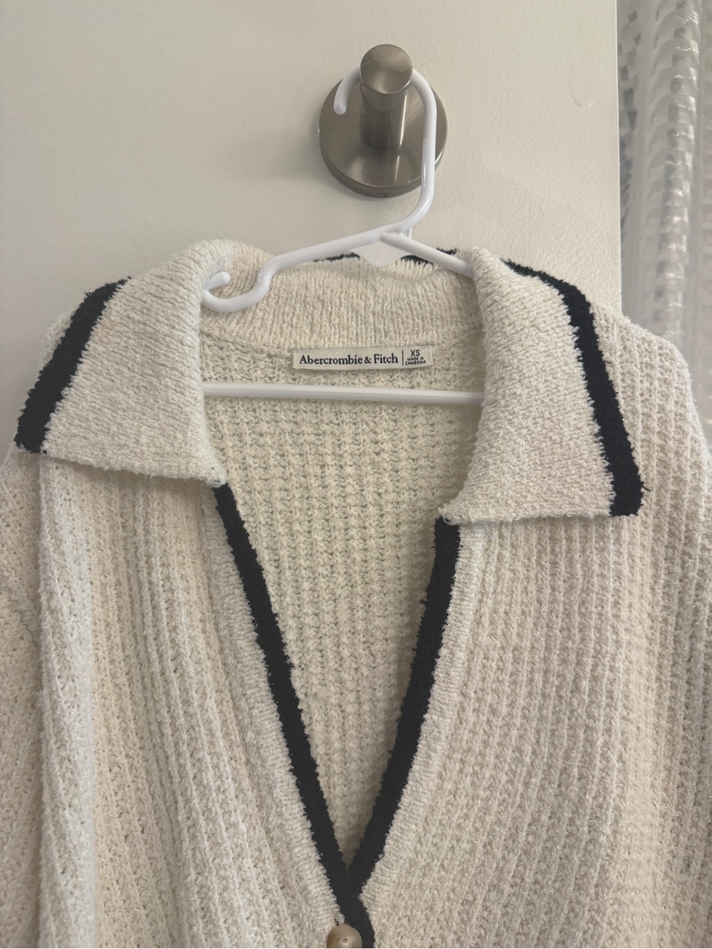 Abercrombie & Fitch Cream Cardigan with Black Trim - Picture 3 of 5